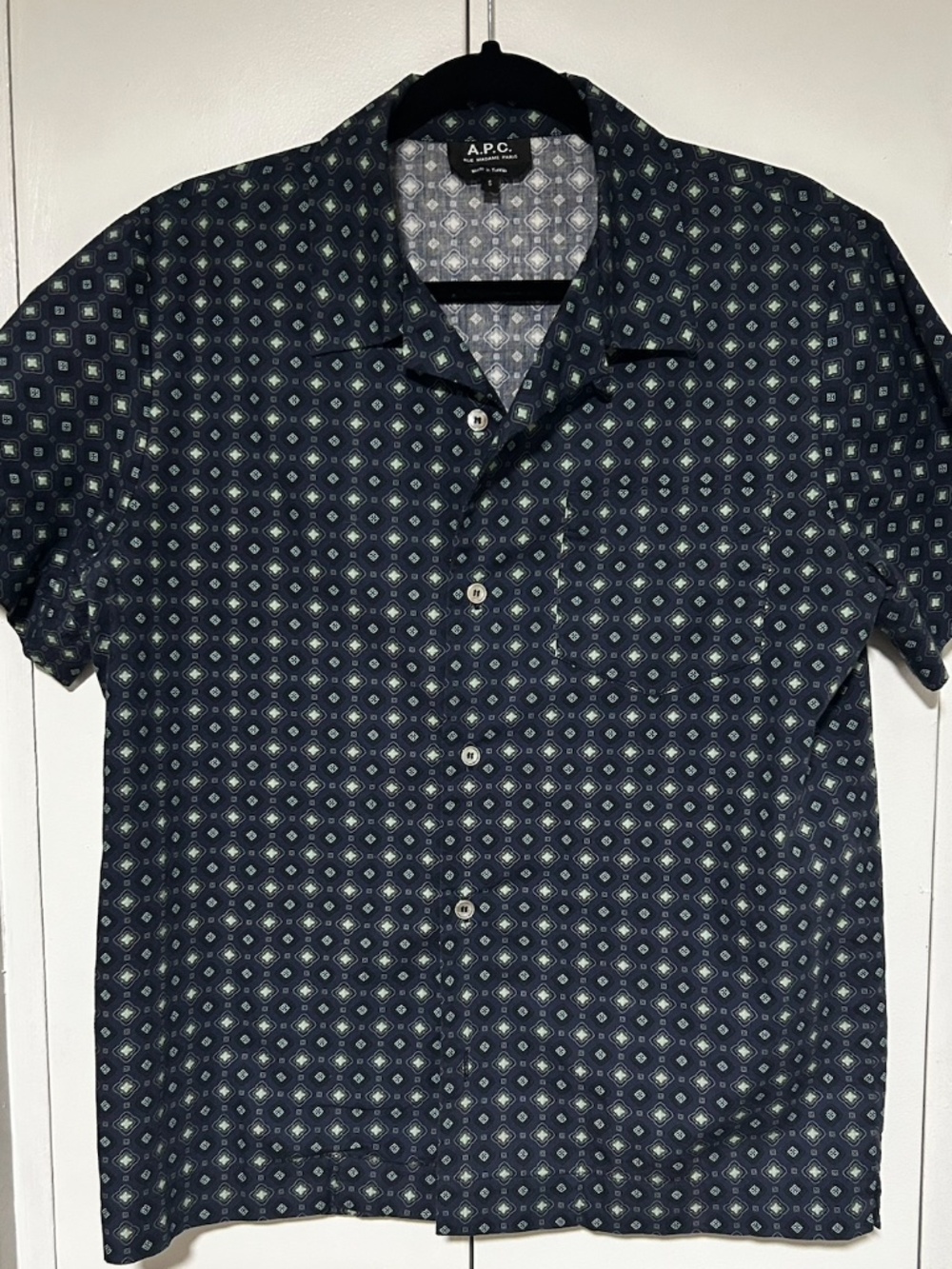 A.P.C. mens Lloyd geometric print resort button front camp collar shirt small